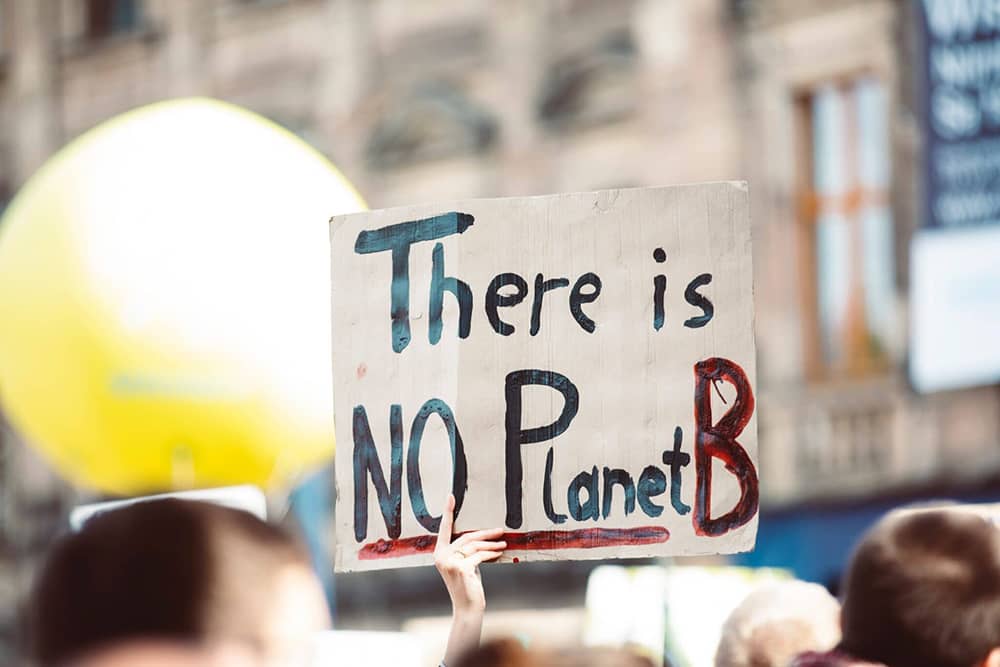 Demonstratie bord 'there is no planet B'