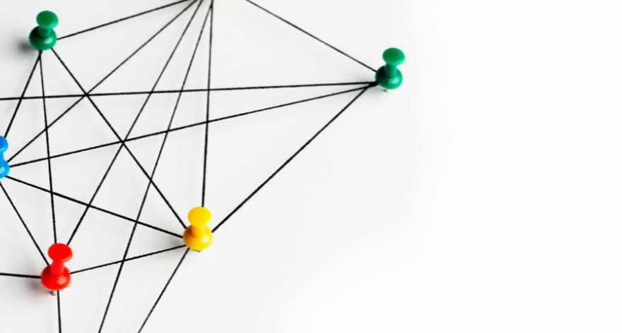 lijnen getrokken van pin naar pin