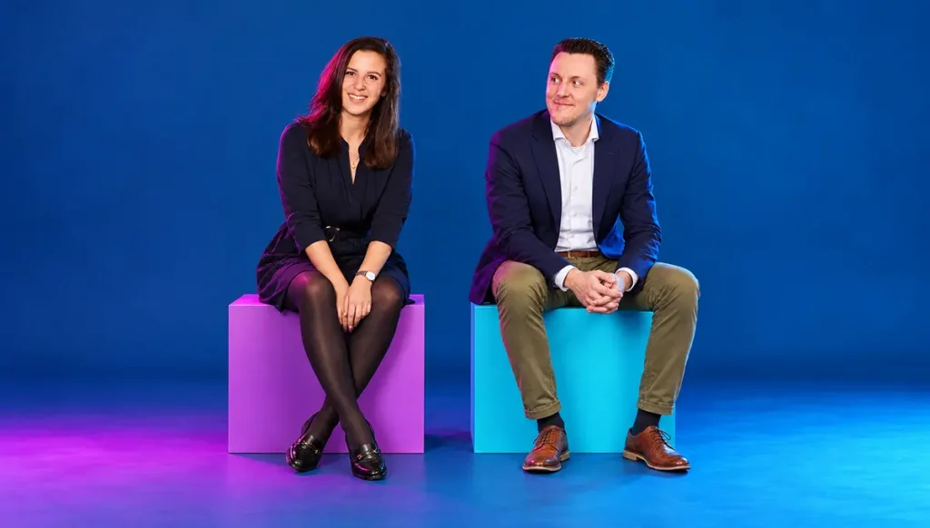 Niels en Sandra op een kubus